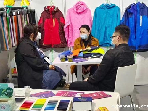 “科技、时尚、绿色、高端” 鸿岳纺织步入校服、冲锋衣面料的良性发展轨道